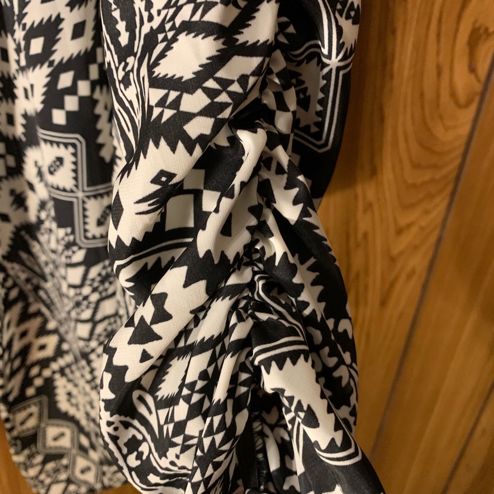 Derek Heart Top Open Front Wrap Tribal - Picture 5 of 5